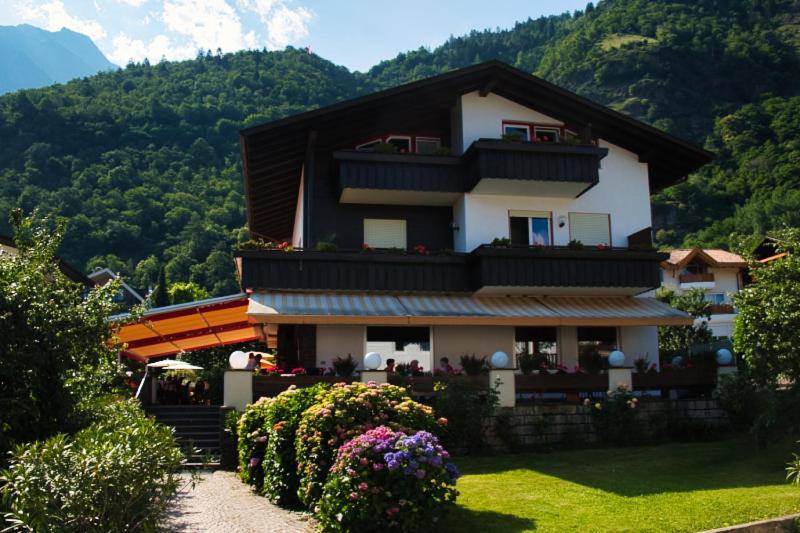 Cafe Rudi Living Bed & Breakfast Parcines Dış mekan fotoğraf