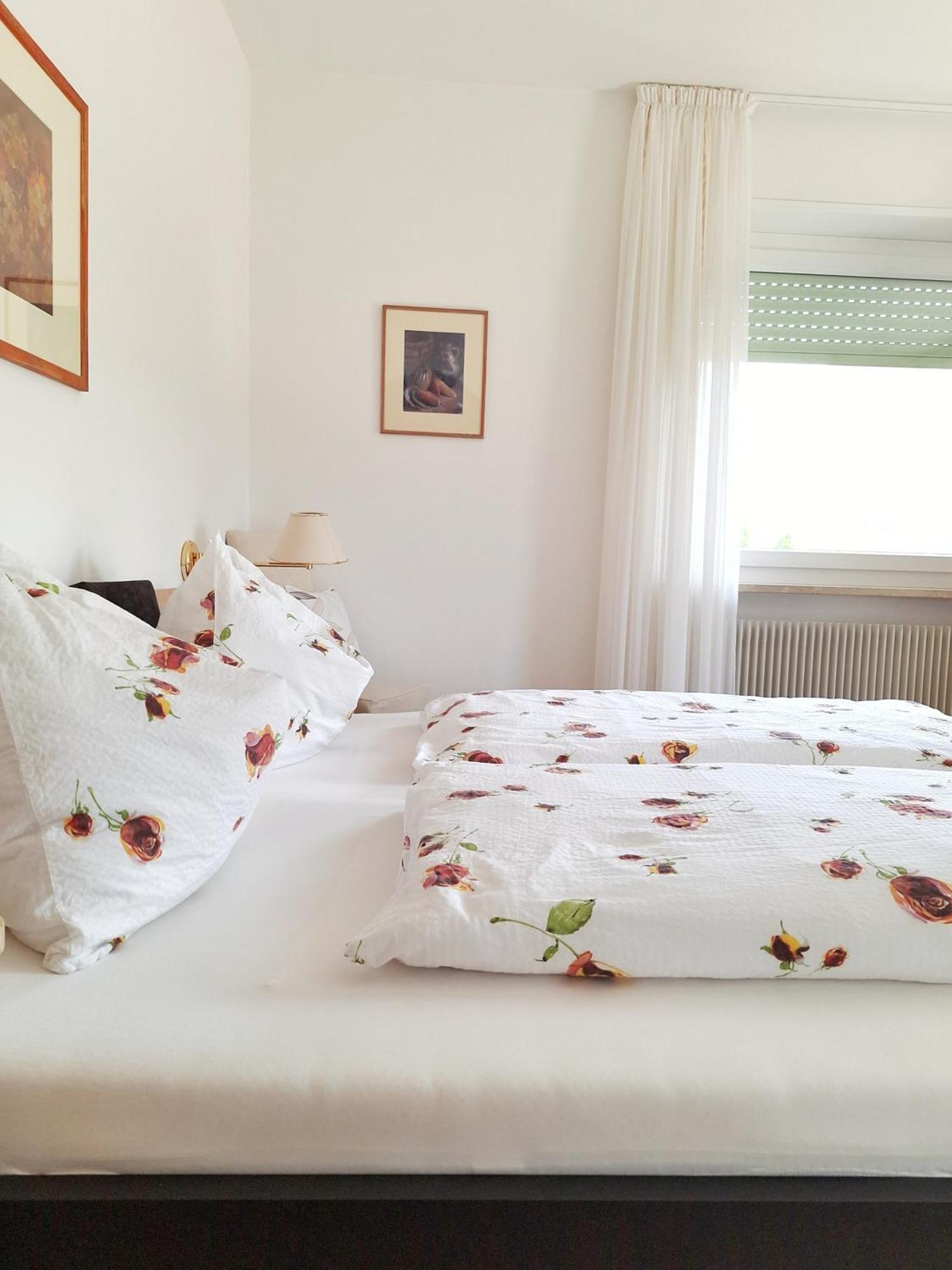 Cafe Rudi Living Bed & Breakfast Parcines Dış mekan fotoğraf